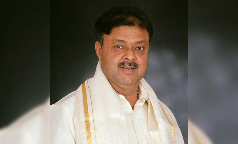 ಹೊಡೆಯಬೇಕೆಂದಿದ್ದರೆ ಮನೆಗೆ ಬನ್ನಿ, ಪಬ್ಲಿಕ್‍ ನಲ್ಲಿ ಬೇಡ: ಅನರ್ಹ ಶಾಸಕ ನಾರಾಯಣಗೌಡ