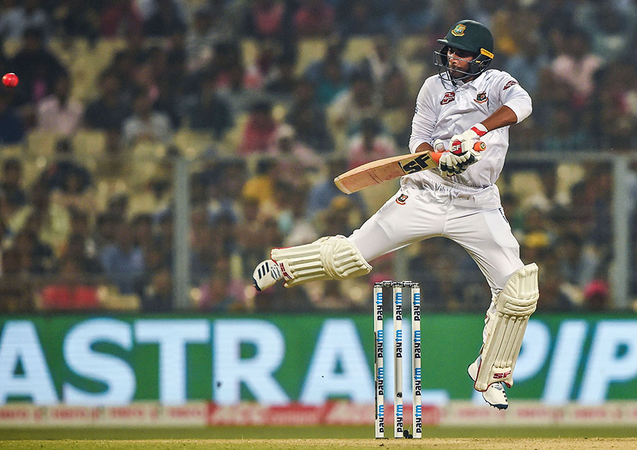 ಎರಡನೇ ಟೆಸ್ಟ್: ಇನಿಂಗ್ಸ್ ಸೋಲು ತಪ್ಪಿಸಲು ಬಾಂಗ್ಲಾ ಹೋರಾಟ