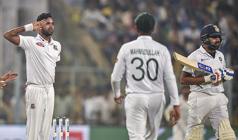 ಭಾರತ ವಿರುದ್ಧದ ಪಂದ್ಯ ಆಡಲು ವಾಯುಪಡೆಯಲ್ಲಿ ರಜೆ ಕೇಳಿ ಬಂದಿದ್ದಾರೆ ಈ ಬೌಲರ್!