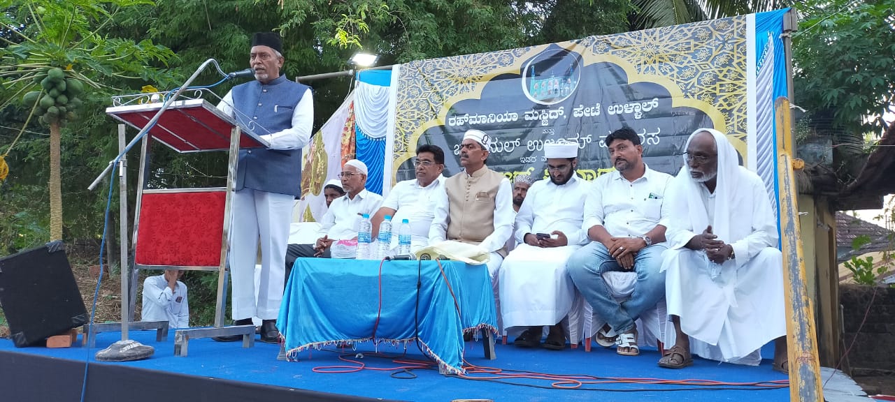 ಉಳ್ಳಾಲ ಪೇಟೆ: ಬುಸ್ತಾನುಲ್ ಉಲೂಮ್ ಮದರಸ ವಿದ್ಯಾರ್ಥಿಗಳ ಮೀಲಾದುನ್ನಬಿ ಕಾರ್ಯಕ್ರಮ