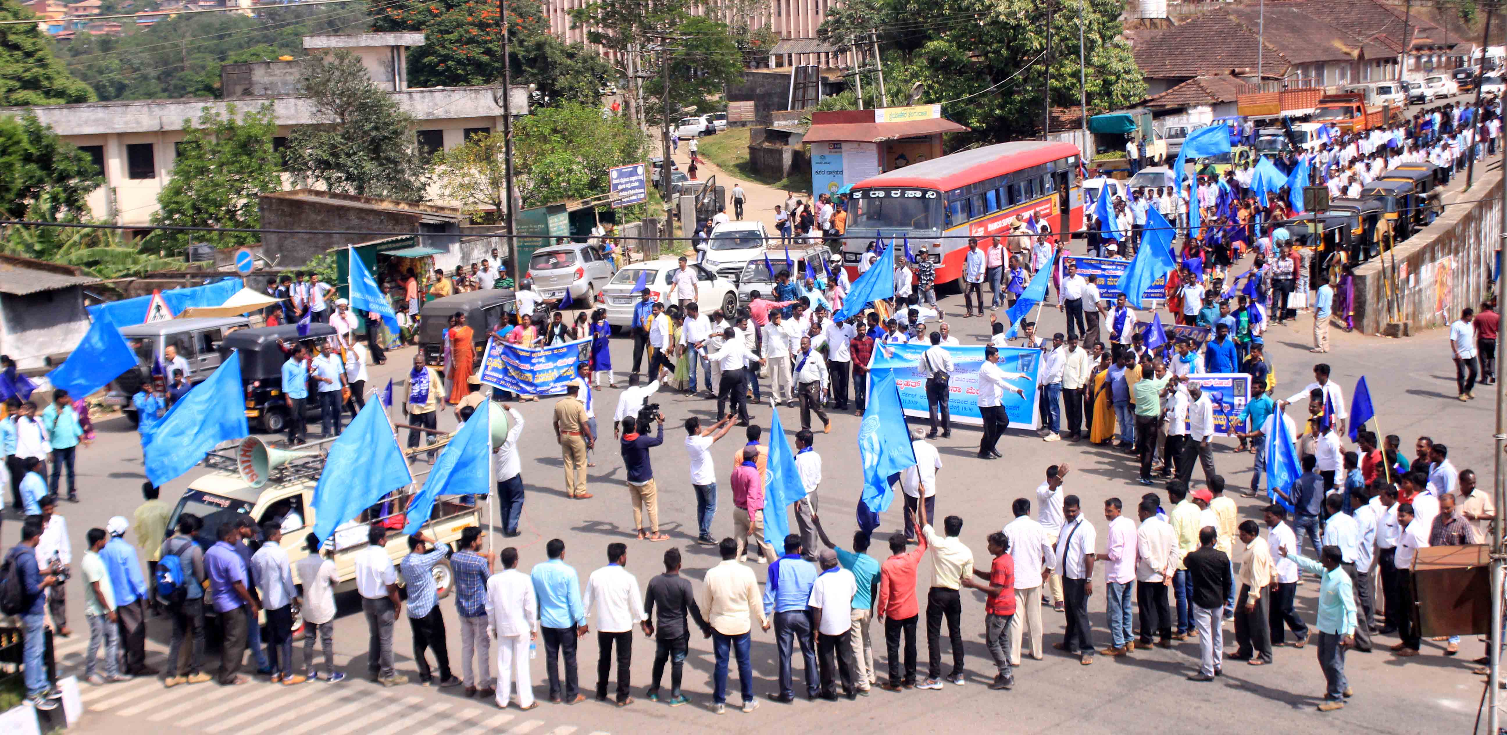 ಸಂವಿಧಾನ ವಿರೋಧಿ ಷಡ್ಯಂತ್ರ: ದಲಿತ ಸಂಘಟನೆಗಳಿಂದ ಮಡಿಕೇರಿಯಲ್ಲಿ ಬೃಹತ್ ಪ್ರತಿಭಟನೆ