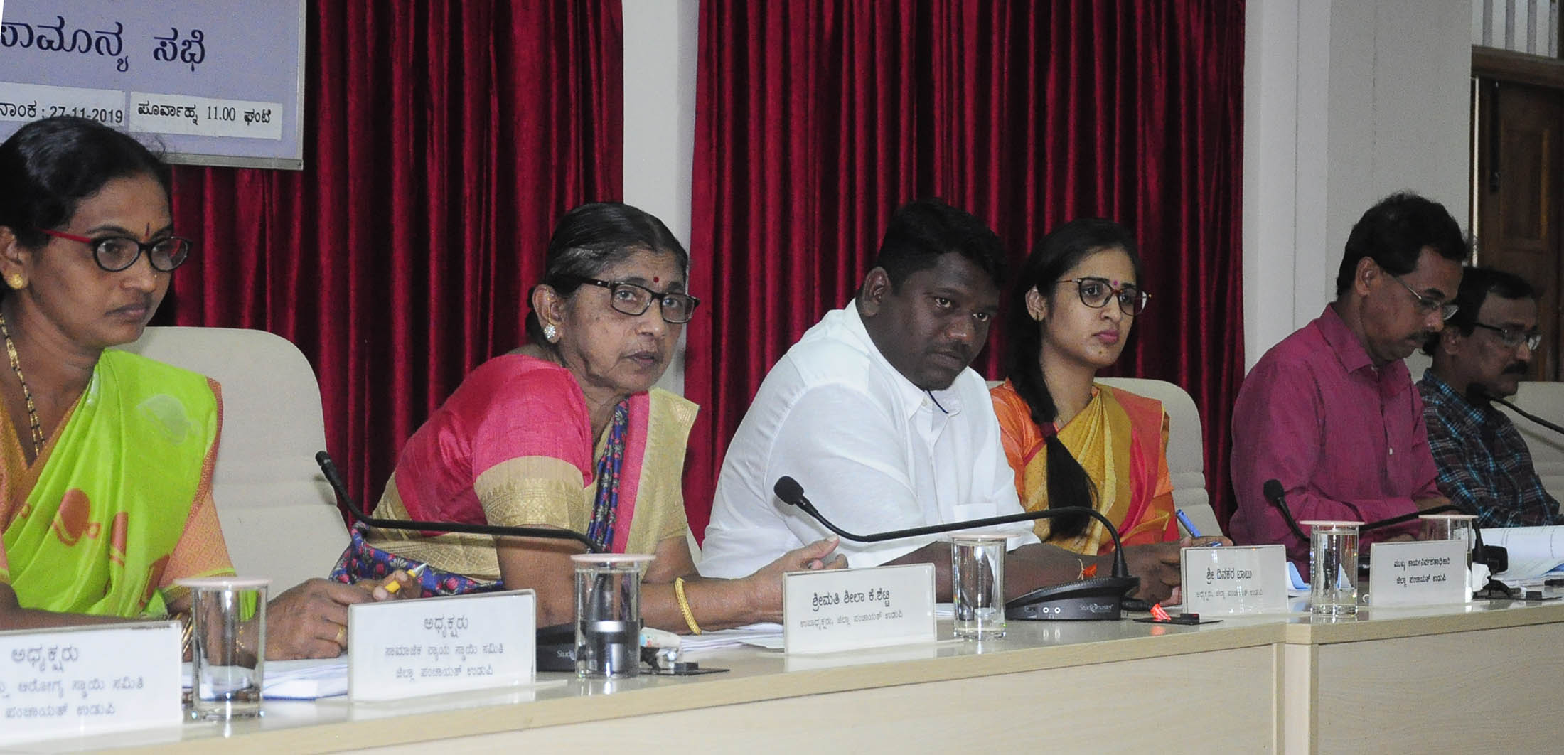 ಹಾರಿಕೆಯ ಉತ್ತರಕ್ಕೆ ಅಧಿಕಾರಿಗಳ ವಿರುದ್ಧ ಕೆಂಡಕಾರಿದ ಜಿಪಂ ಸದಸ್ಯರು