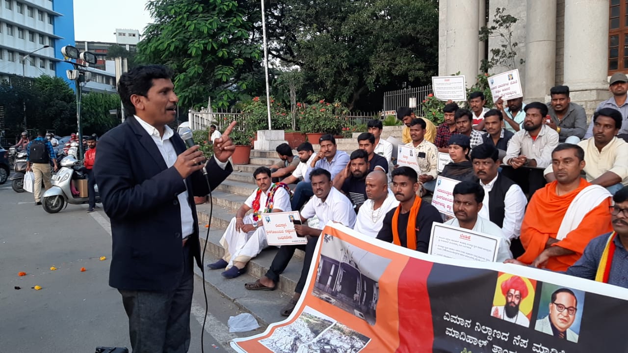 ಬೆಂಗಳೂರು: ಮಂದಿರ ಕೆಡವಿದ ಆರೋಪಿಗಳನ್ನು ಬಂಧಿಸಲು ಆಗ್ರಹಿಸಿ ಧರಣಿ