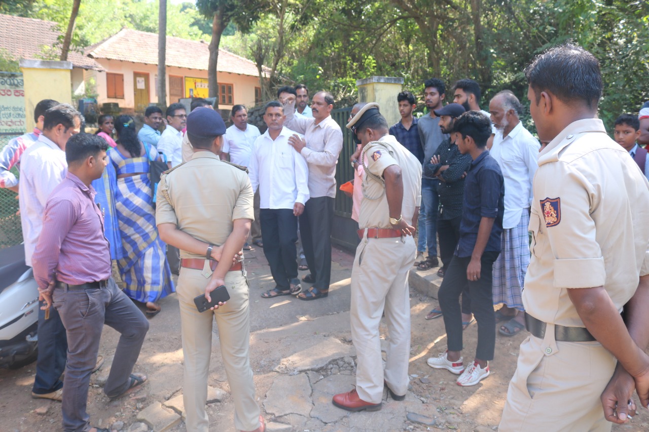 ಹರೇಕಳ: ಸರ್ಕಾರಿ ಬಸ್ಸಿಗಾಗಿ ಖಾಸಗಿ ಬಸ್ ತಡೆದು‌ ಪ್ರತಿಭಟನೆ