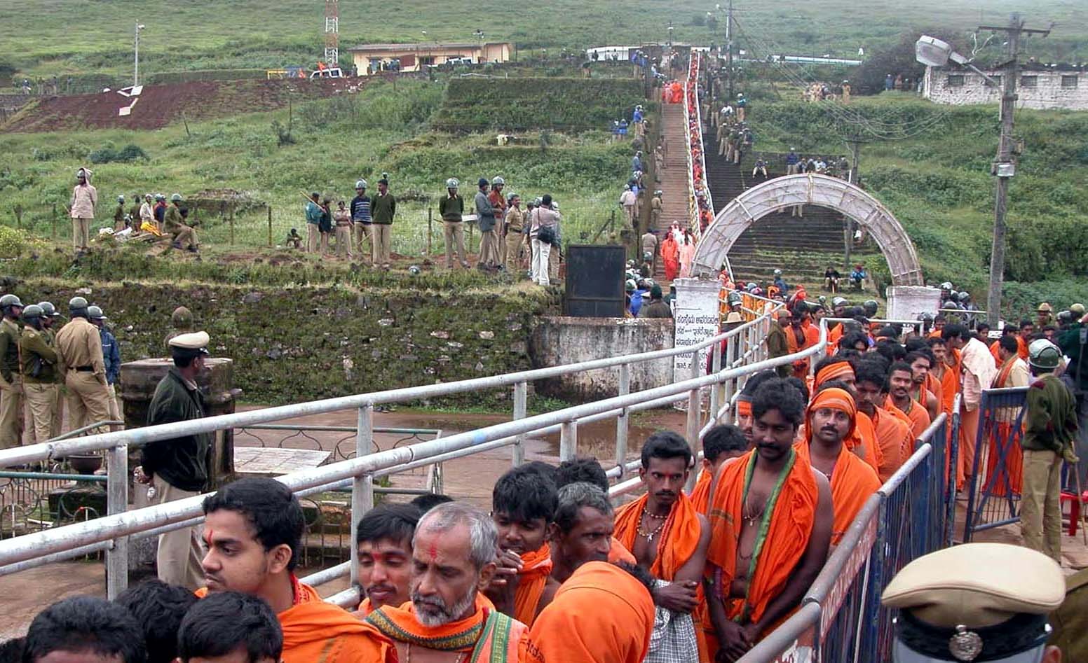 ದತ್ತ ಜಯಂತಿ ಹಿನ್ನೆಲೆ: ಬಾಬಾಬುಡನ್ ಗಿರಿಗೆ ಪ್ರವಾಸಿಗರ ವಾಹನಗಳಿಗೆ ನಿರ್ಬಂಧ