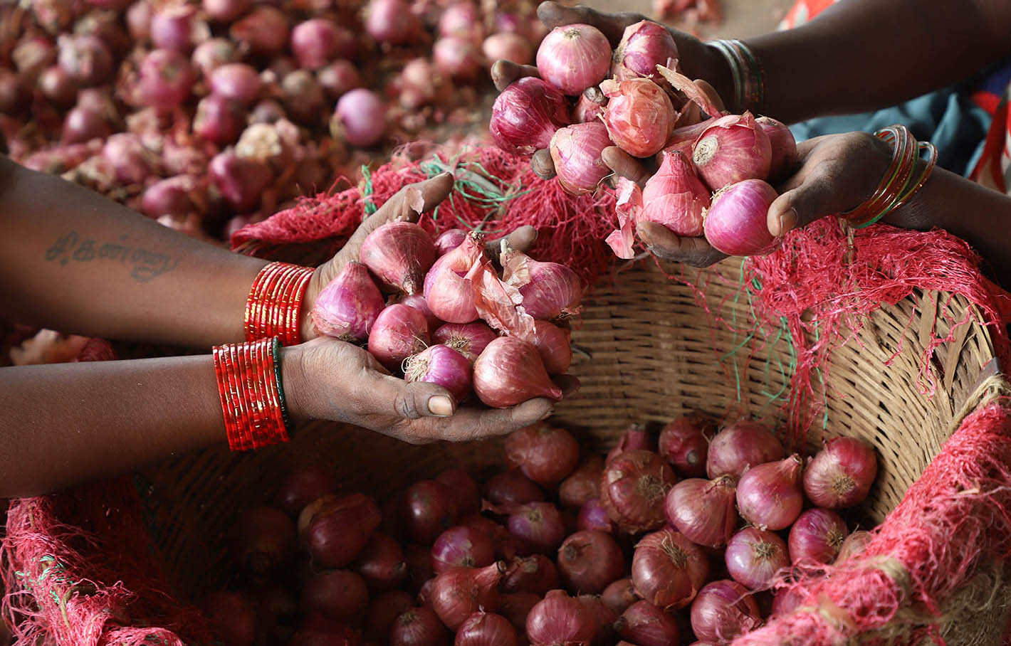 ಶಿವಮೊಗ್ಗದಲ್ಲಿಯೂ ಗಗನಕ್ಕೇರಿದ ಈರುಳ್ಳಿ ಬೆಲೆ !