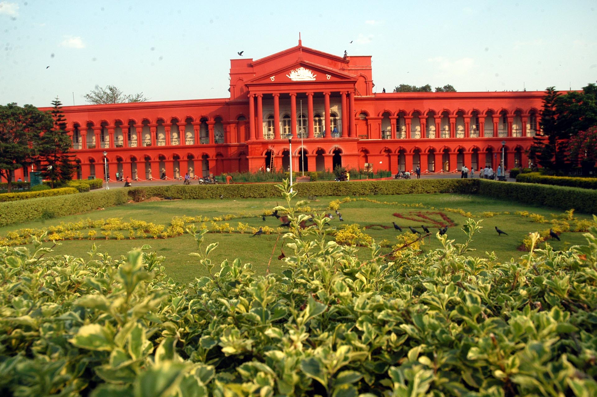 ಪದವಿ ಪೂರ್ವ ಕಾಲೇಜುಗಳು ಕಡ್ಡಾಯವಾಗಿ 25 ಸಾವಿರ ಚದರಡಿ ಭೂಮಿ ಹೊಂದಿರಲೇಬೇಕು: ಹೈಕೋರ್ಟ್