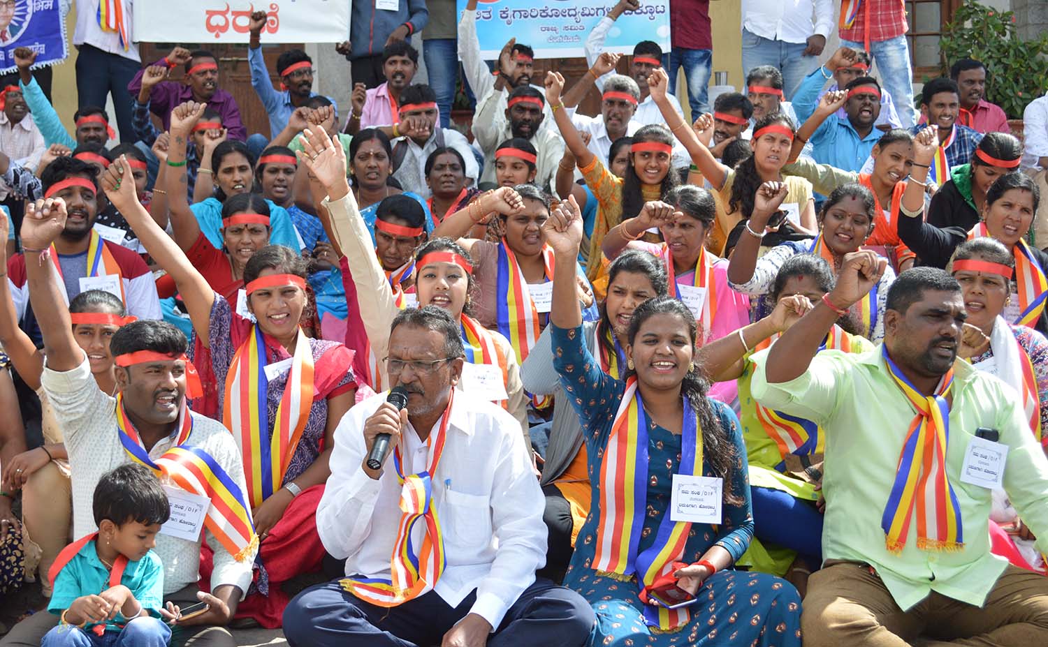 ಜಾಹೀರಾತು ಫಲಕಗಳ ಅಳವಡಿಕೆಗೆ ಅನುಮತಿ ನೀಡಿ: ದಲಿತ ಕೈಗಾರಿಕೋದ್ಯಮಿಗಳ ಒಕ್ಕೂಟದಿಂದ ಧರಣಿ