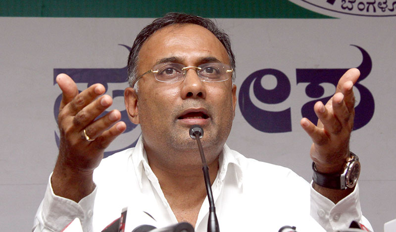 ಅನ್ನಭಾಗ್ಯ ಯೋಜನೆಗೆ ಮೋದಿ ಅವರ ಅಪ್ಪನ ದುಡ್ಡು ನೀಡಿಲ್ಲ: ದಿನೇಶ್ ಗುಂಡೂರಾವ್