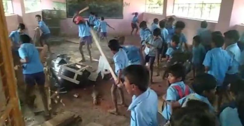 ಶಿಕ್ಷಕರ ವರ್ಗಾವಣೆ ವಿರುದ್ಧ ಆಕ್ರೋಶ: ಶಾಲಾ ಪೀಠೋಪಕರಣ ದ್ವಂಸಗೈದ ಮಕ್ಕಳು