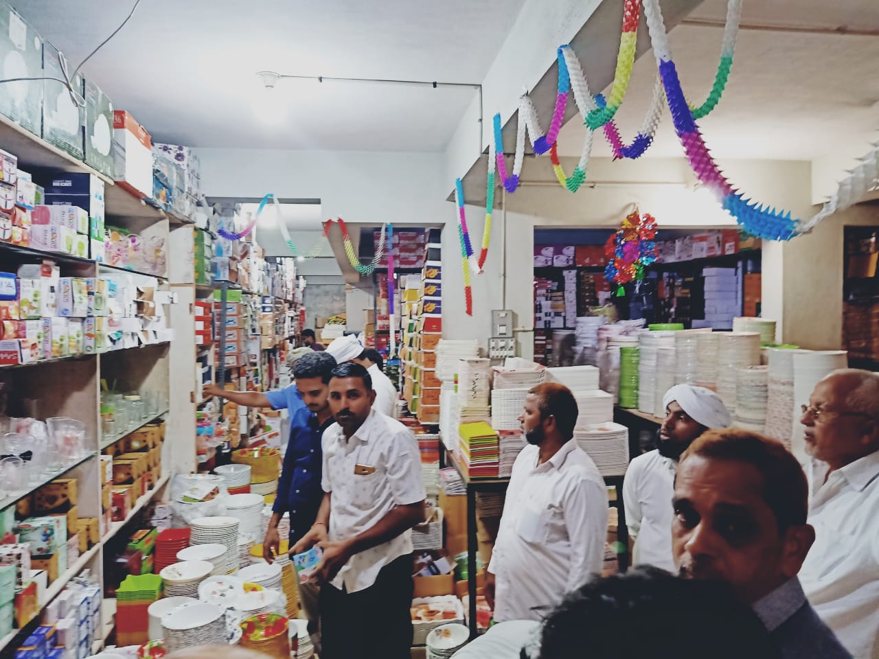 ಮಂಗಳೂರು: ಮೀಲಾದುನ್ನಬಿ ಪ್ರಯುಕ್ತ ರಾಜಾರಾಮ್ ಗ್ಲಾಸ್ ಕ್ರಾಕರಿ ಮಳಿಗೆಯಲ್ಲಿ ಗಿಫ್ಟ್ ಐಟಂಗಳ ಸಂಗ್ರಹ