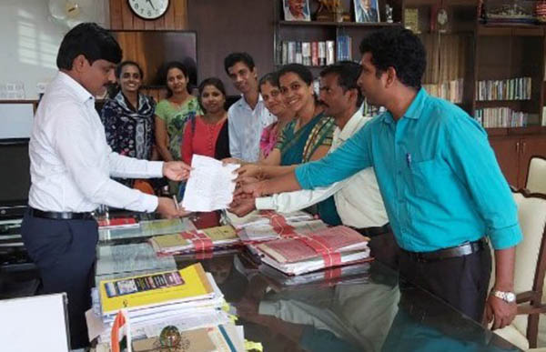 ಅತಿಥಿ ಉಪನ್ಯಾಸಕರ ಸೇವೆ ಖಾಯಂಗೊಳಿಸಲು ಆಗ್ರಹಿಸಿ ಡಿಸಿಗೆ ಮನವಿ