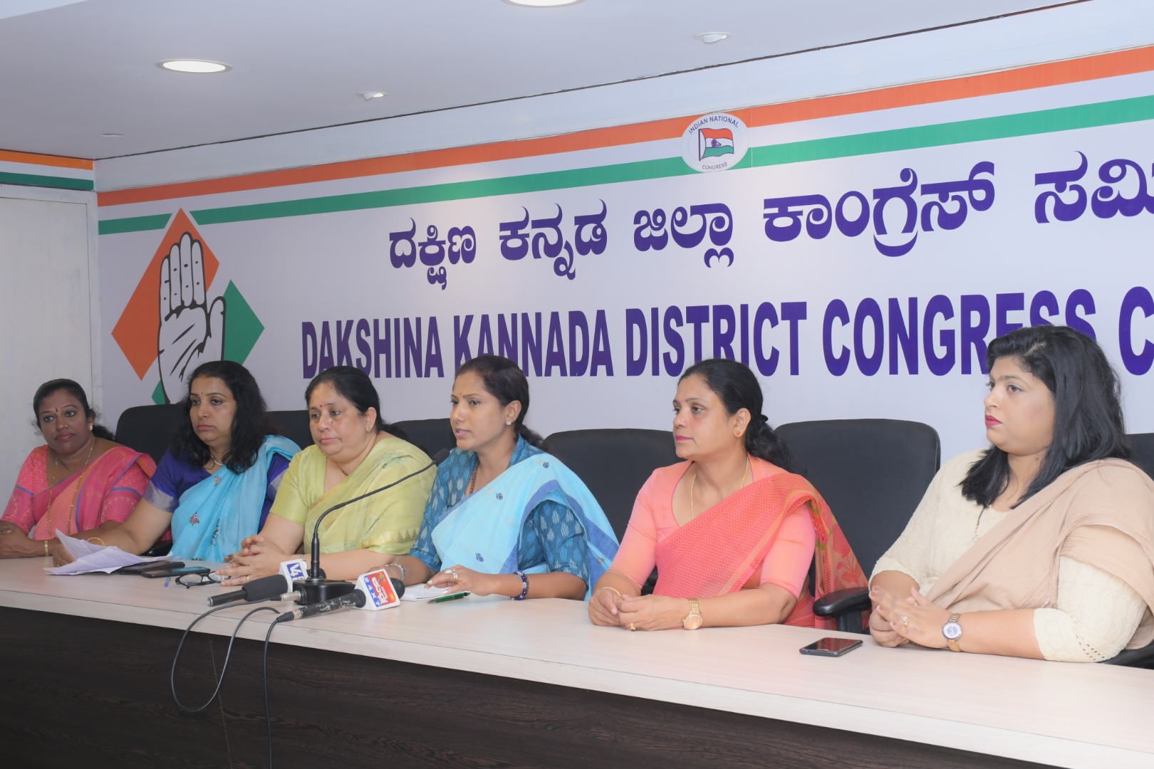 ಪ್ರವಾಹ ಸಂತ್ರಸ್ತರಿಗೆ ರಾಜ್ಯ ಸರಕಾರ ನೀಡಿದ ಚೆಕ್ ಬೌನ್ಸ್‌: ಪುಷ್ಪಾ ಅಮರನಾಥ್ ಆರೋಪ