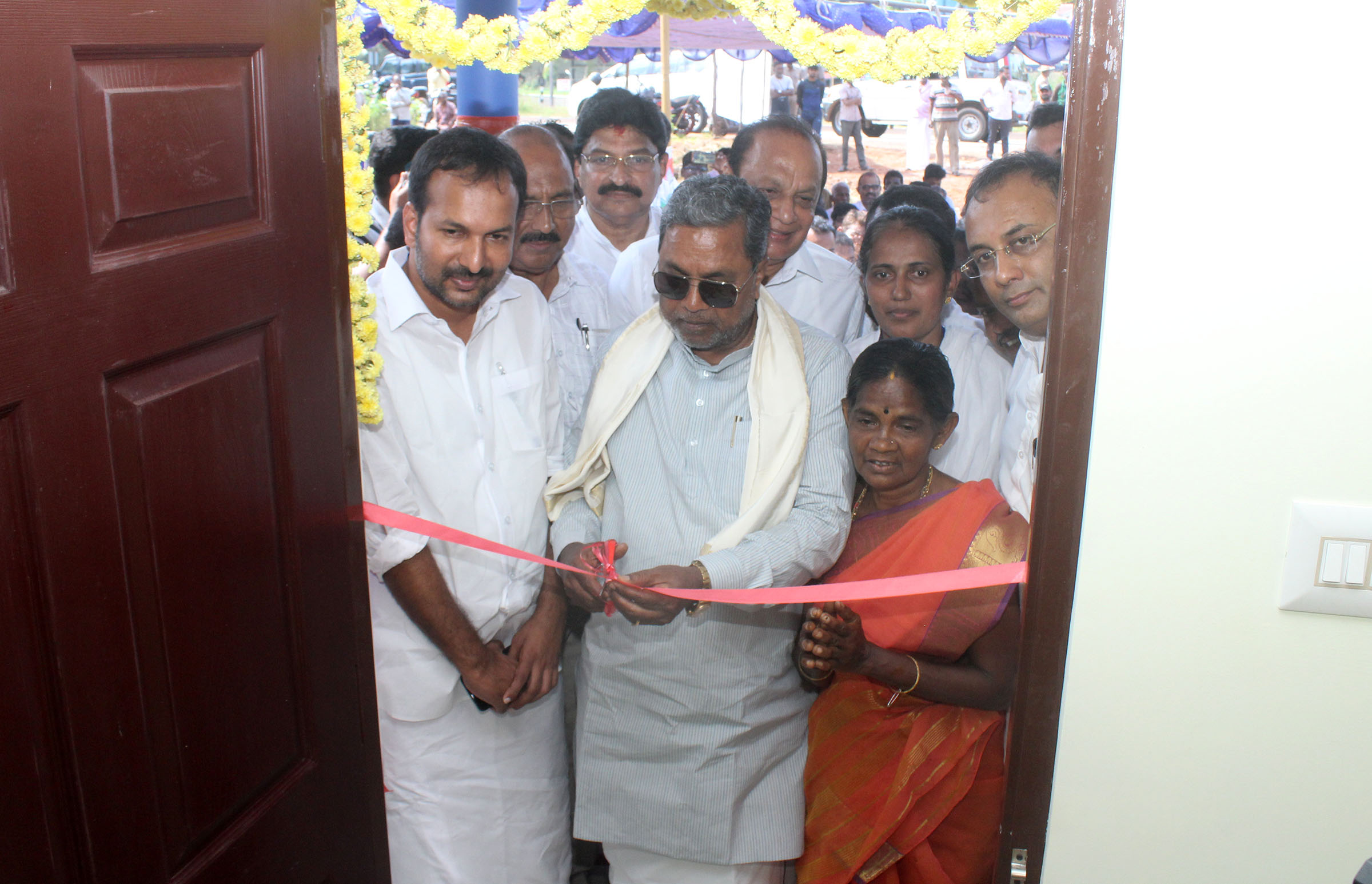 ಕೊರಂಗ್ರಪಾಡಿಯ ಬಡಕುಟುಂಬಕ್ಕೆ ‘ಗಾಂಧಿ ಕುಟೀರ’ ಮನೆ ಹಸ್ತಾಂತರ