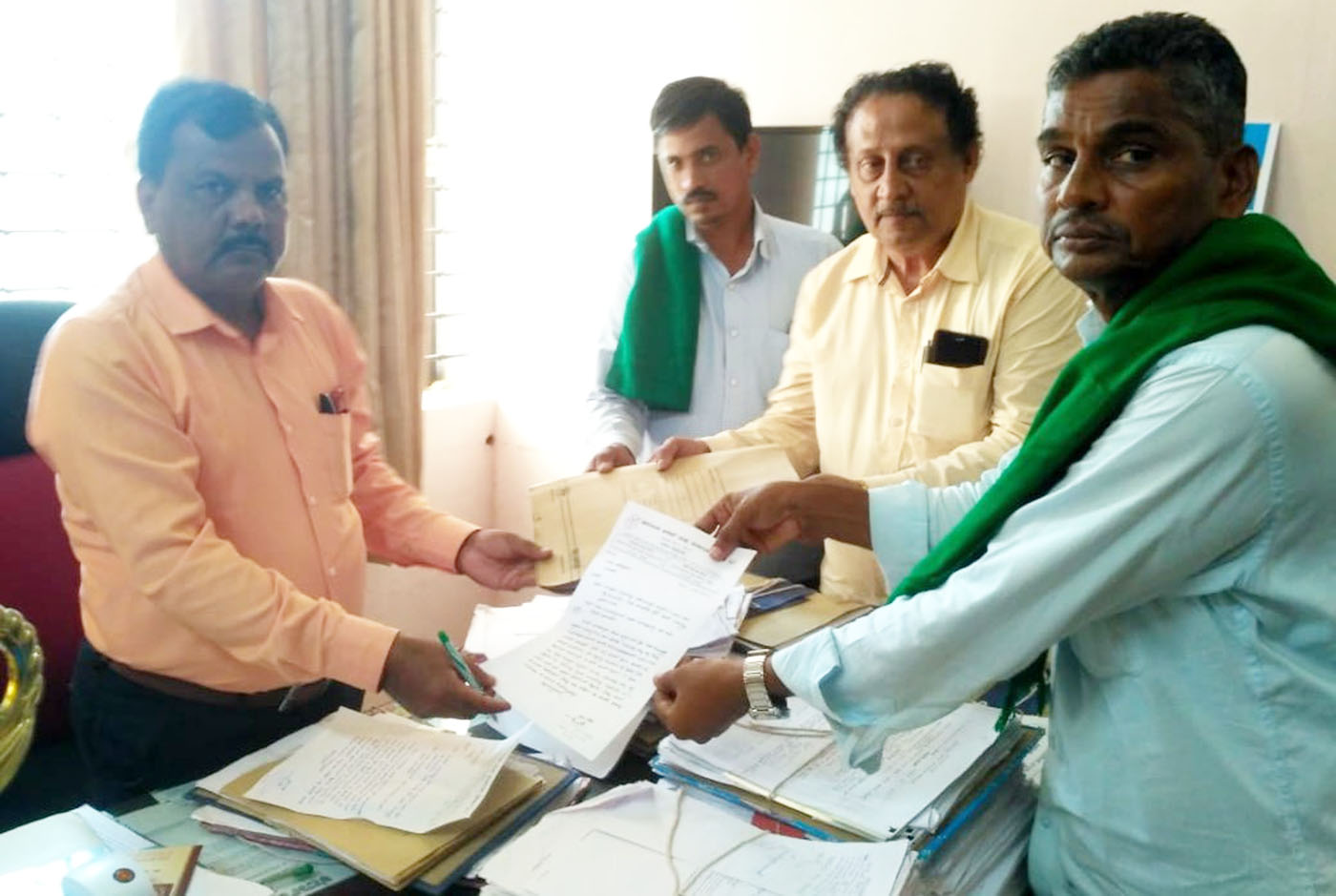 ಅಡಿಕೆ ಕೊಳೆರೋಗದ ಸಂತ್ರಸ್ಥ ರೈತರಿಗೆ ಪರಿಹಾರ ಭಾಕಿಸಂನಿಂದ ತಹಶೀಲ್ದಾರ್‌ಗೆ ಮನವಿ