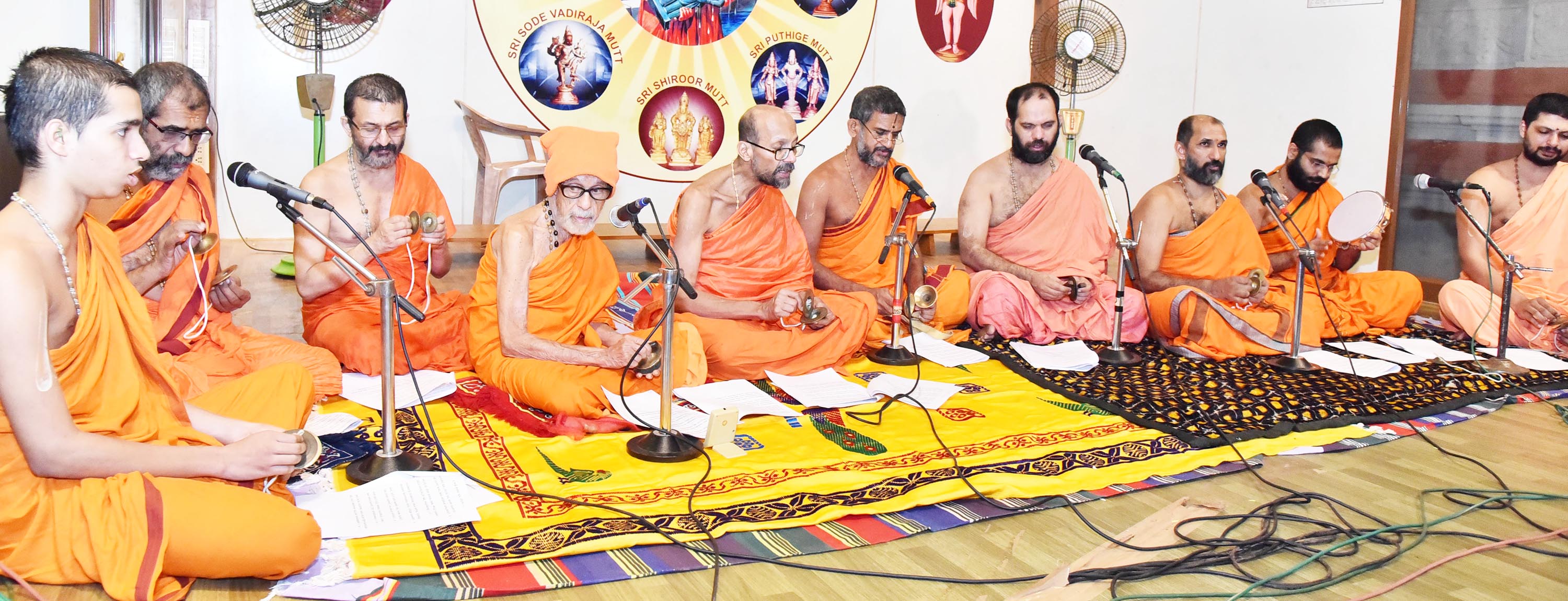 ಪೇಜಾವರಶ್ರೀ ನೇತೃತ್ವದಲ್ಲಿ ಸ್ವಾಮೀಜಿಗಳ ಭಜನೆ