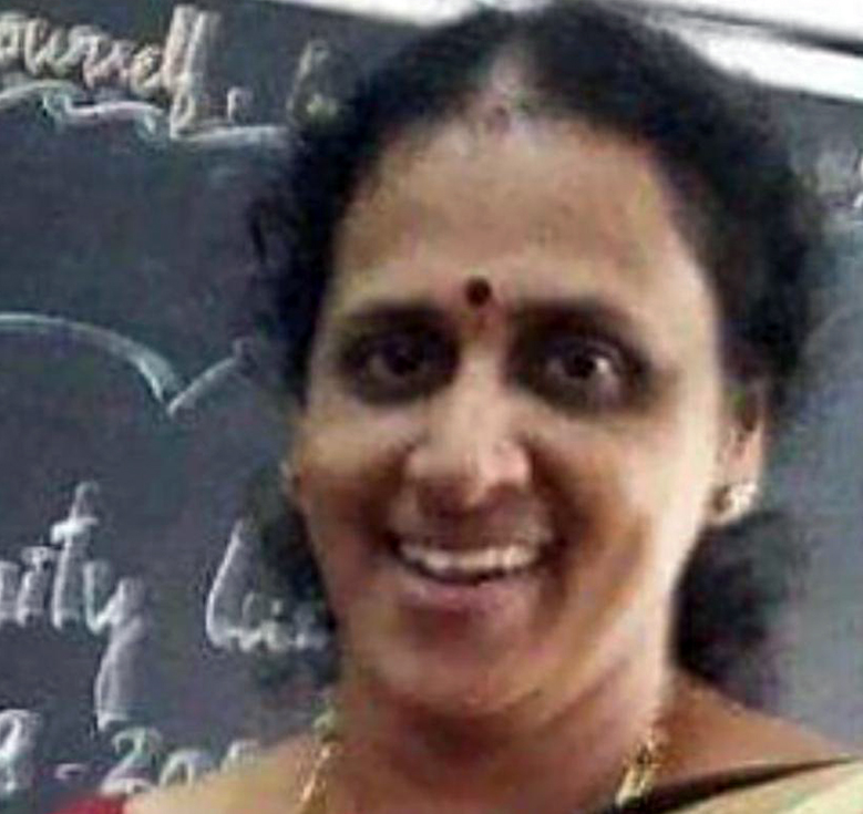 ರಿಕ್ಷಾಕ್ಕೆ ಲಾರಿ  ಢಿಕ್ಕಿ : ಅಪಘಾತಕ್ಕೆ ಶಾಲಾ ಶಿಕ್ಷಕಿ ಬಲಿ; ಚಾಲಕ ಗಂಭೀರ