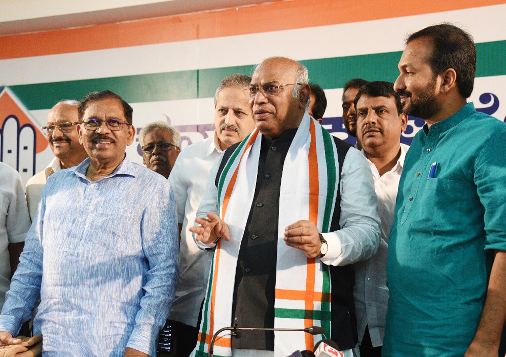 ಪಕ್ಷಾಂತರಿಗಳ ಸೋಲು ನಿಶ್ಚಿತ: ಮಲ್ಲಿಕಾರ್ಜುನ ಖರ್ಗೆ