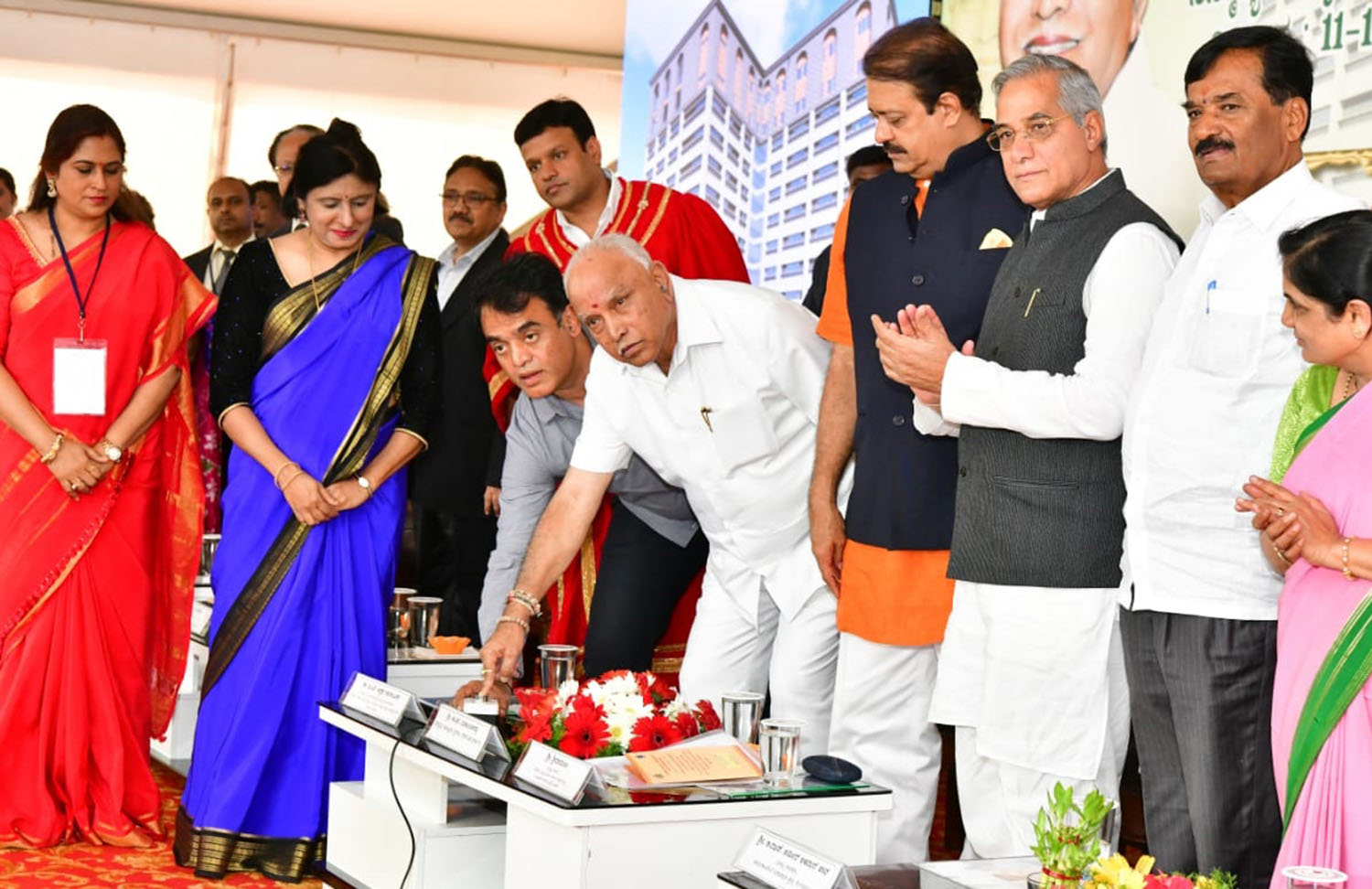 ಶ್ರದ್ಧೆ, ಕಾಳಜಿಯಿಂದ ಚಿಕಿತ್ಸೆ ನೀಡಿ: ಸರಕಾರಿ ಆಸ್ಪತ್ರೆ ಸಿಬ್ಬಂದಿಗಳಿಗೆ ಯಡಿಯೂರಪ್ಪ ಮನವಿ