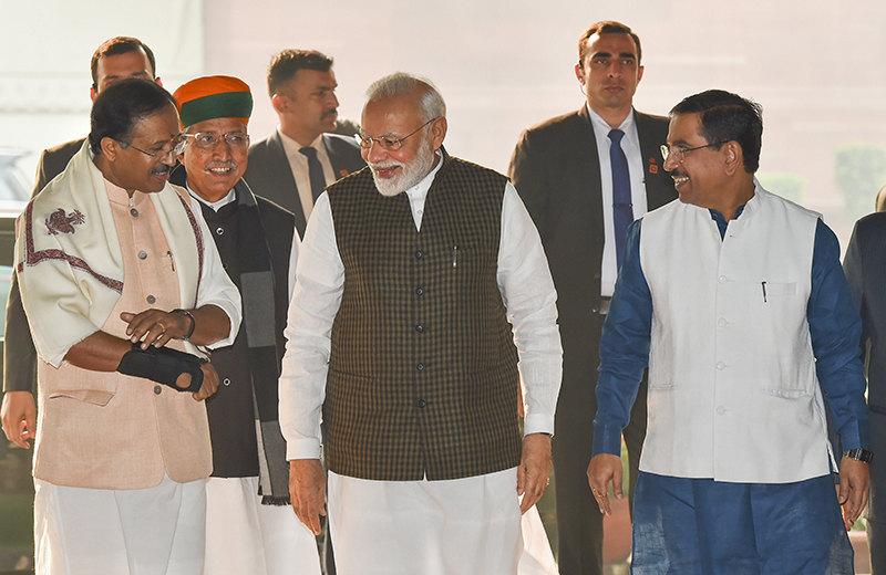 ಬಿಜೆಪಿಯ ಸಂಸದೀಯ ಪಕ್ಷದ ಸಭೆಯಲ್ಲಿ ಎದ್ದು ನಿಂತು ಕರ್ನಾಟಕದ ಜನತೆಗೆ ಗೌರವ ಸೂಚಿಸಿದ ಪ್ರಧಾನಿ