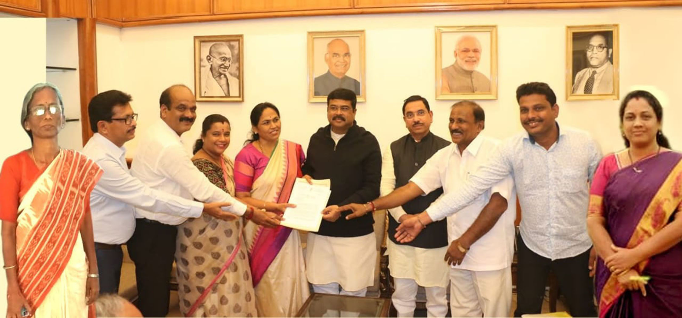 ಐಎಸ್‌ಪಿಆರ್ ಸಮಸ್ಯೆ ಪರಿಹಾರಕ್ಕೆ ಸಂತ್ರಸ್ಥರ ಮನವಿ : ನಿಯೋಗದಿಂದ ಪೆಟ್ರೋಲಿಯಂ ಸಚಿವರ ಭೇಟಿ