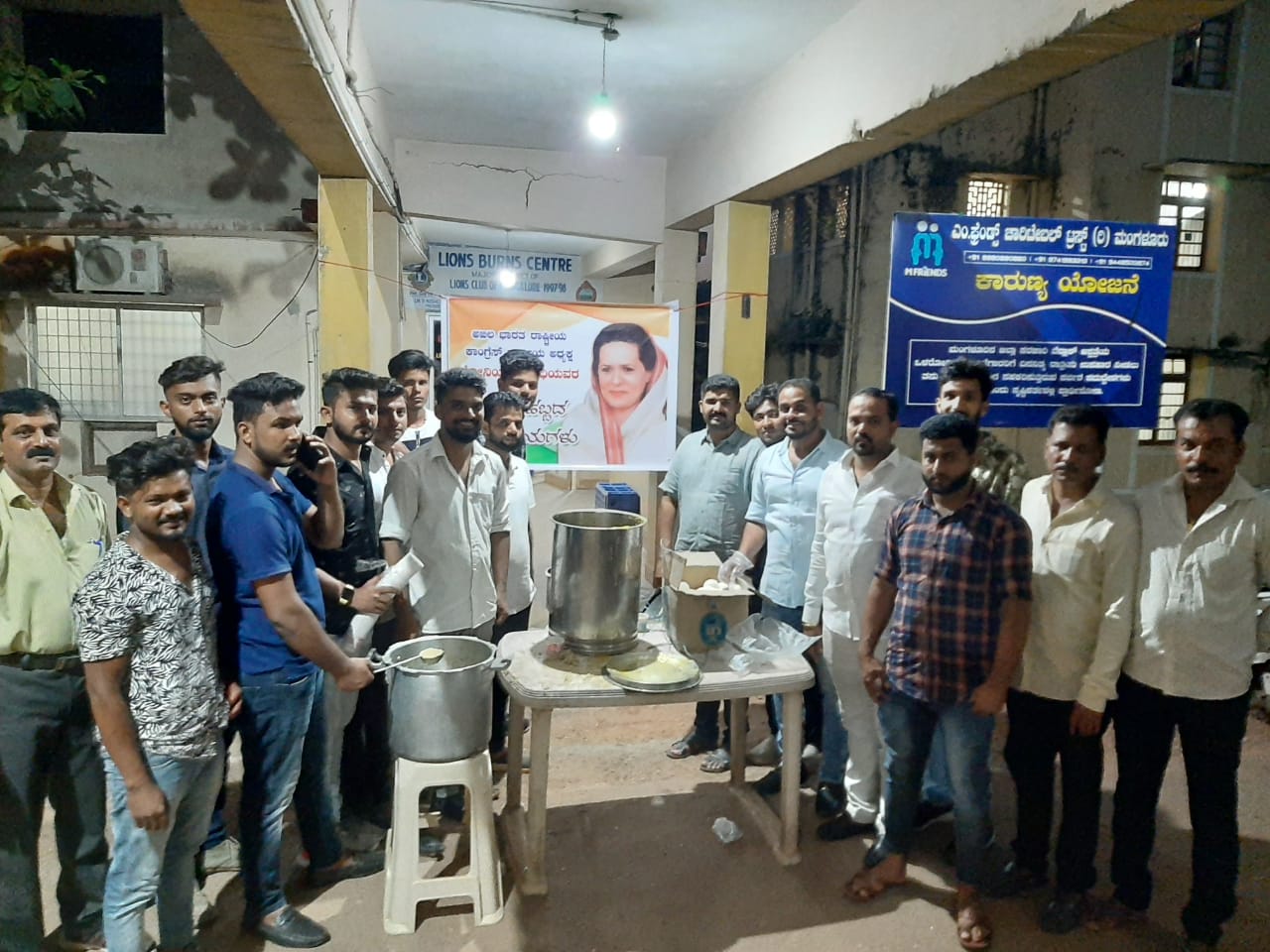 ಸೋನಿಯಾಗಾಂಧಿ ಜನ್ಮದಿನ : ವೆನ್ಲಾಕ್ ರೋಗಿಗಳಿಗೆ ಉಪಹಾರ ವಿತರಣೆ