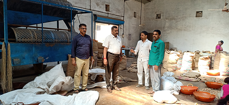 ಪುತ್ತೂರು ಎಪಿಎಂಸಿಗೆ ಲೋಕಾಯುಕ್ತ ಡಿವೈಎಸ್‍ಪಿ ಭೇಟಿ, ಪರಿಶೀಲನೆ