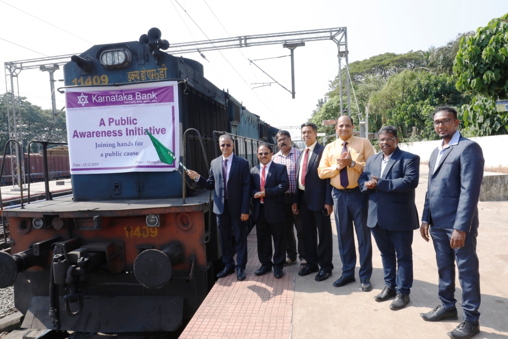 ಕರ್ಣಾಟಕ ಬ್ಯಾಂಕ್‌ನಿಂದ ಸಚಿತ್ರ ಸಂದೇಶವುಳ್ಳ ಫಲಕಗಳ ಅನಾವರಣ