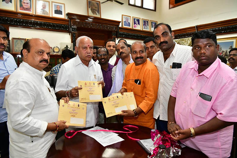 ಅದಮಾರು ಪರ್ಯಾಯ ಆಮಂತ್ರಣ ಪತ್ರಿಕೆ ಬಿಡುಗಡೆ