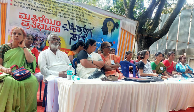 ದೌರ್ಜನ್ಯ ತಡೆ, ಉದ್ಯೋಗ ಖಾತ್ರಿ ಜಾರಿಗೆ ಪಟ್ಟು: ಬೆಂಗಳೂರಿನಲ್ಲಿ ಮಹಿಳೆಯರಿಂದ ಪ್ರತಿಭಟನಾ ಮೆರವಣಿಗೆ