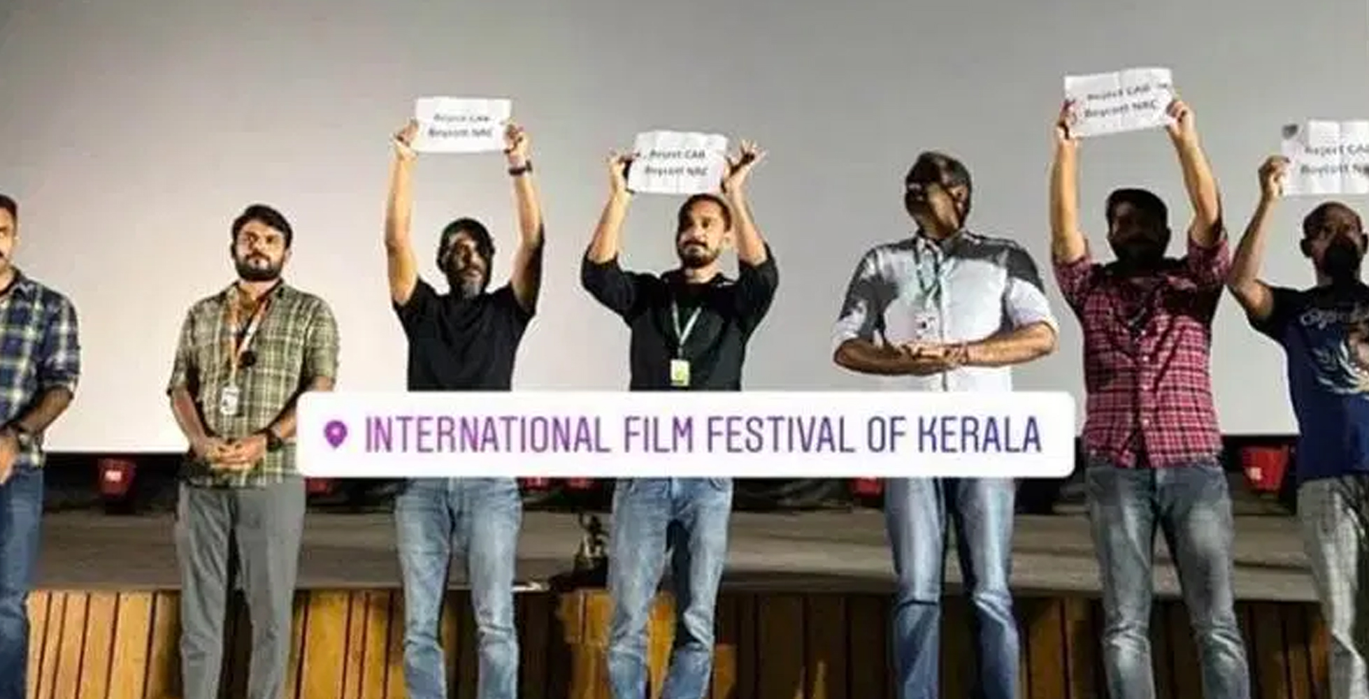 ಕೇರಳ ಚಿತ್ರೋತ್ಸವ ವೇದಿಕೆಯಲ್ಲಿ ಪೌರತ್ವ ತಿದ್ದುಪಡಿ ಮಸೂದೆ ವಿರೋಧಿ ಬ್ಯಾನರ್