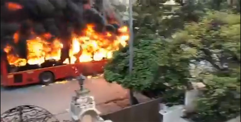 ದಕ್ಷಿಣ ದಿಲ್ಲಿಯಲ್ಲಿ ಪೌರತ್ವ ಕಾಯ್ದೆ ವಿರುದ್ಧ ಭಾರೀ ಪ್ರತಿಭಟನೆ: 2 ಬಸ್ ಗಳಿಗೆ ಬೆಂಕಿ