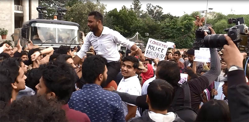 ಜಾಮಿಯಾ ವಿದ್ಯಾರ್ಥಿಗಳ ಮೇಲಿನ ದೌರ್ಜನ್ಯ ಖಂಡಿಸಿ ಬೆಂಗಳೂರಿನಲ್ಲಿ ವಿದ್ಯಾರ್ಥಿ ಸಂಘಟನೆಗಳಿಂದ ಪ್ರತಿಭಟನೆ