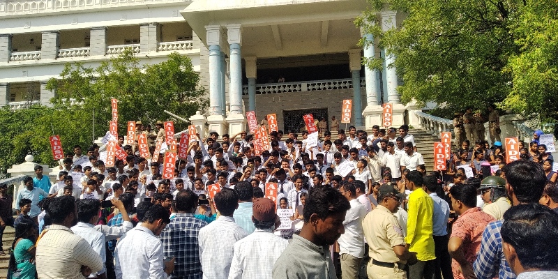 ಕಲಬುರಗಿ: ವಿದ್ಯಾರ್ಥಿಗಳ ಮೇಲಿನ ಪೊಲೀಸರ ದೌರ್ಜನ್ಯ ಖಂಡಿಸಿ ಎಐಡಿಎಸ್‌ಒ ಪ್ರತಿಭಟನೆ