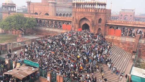 ದಿಲ್ಲಿಯ ಜಾಮಾ ಮಸೀದಿ ಸಮೀಪ ಭಾರೀ ಪ್ರತಿಭಟನೆ: ಭೀಮ್ ಆರ್ಮಿಯ ಚಂದ್ರಶೇಖರ್ ಆಝಾದ್ ನೇತೃತ್ವ