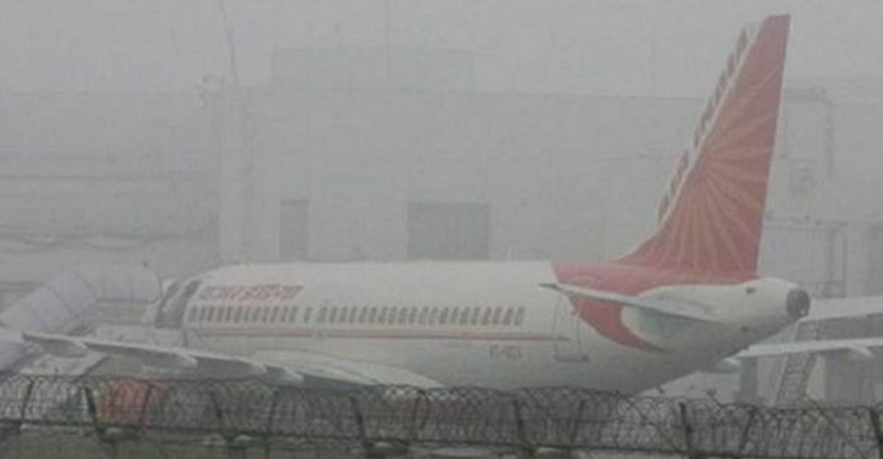 ​ಮೈಕೊರೆಯುವ ಚಳಿಗೆ ಉತ್ತರ ಭಾರತ ತತ್ತರ : 760 ವಿಮಾನ, 100 ರೈಲು ವಿಳಂಬ