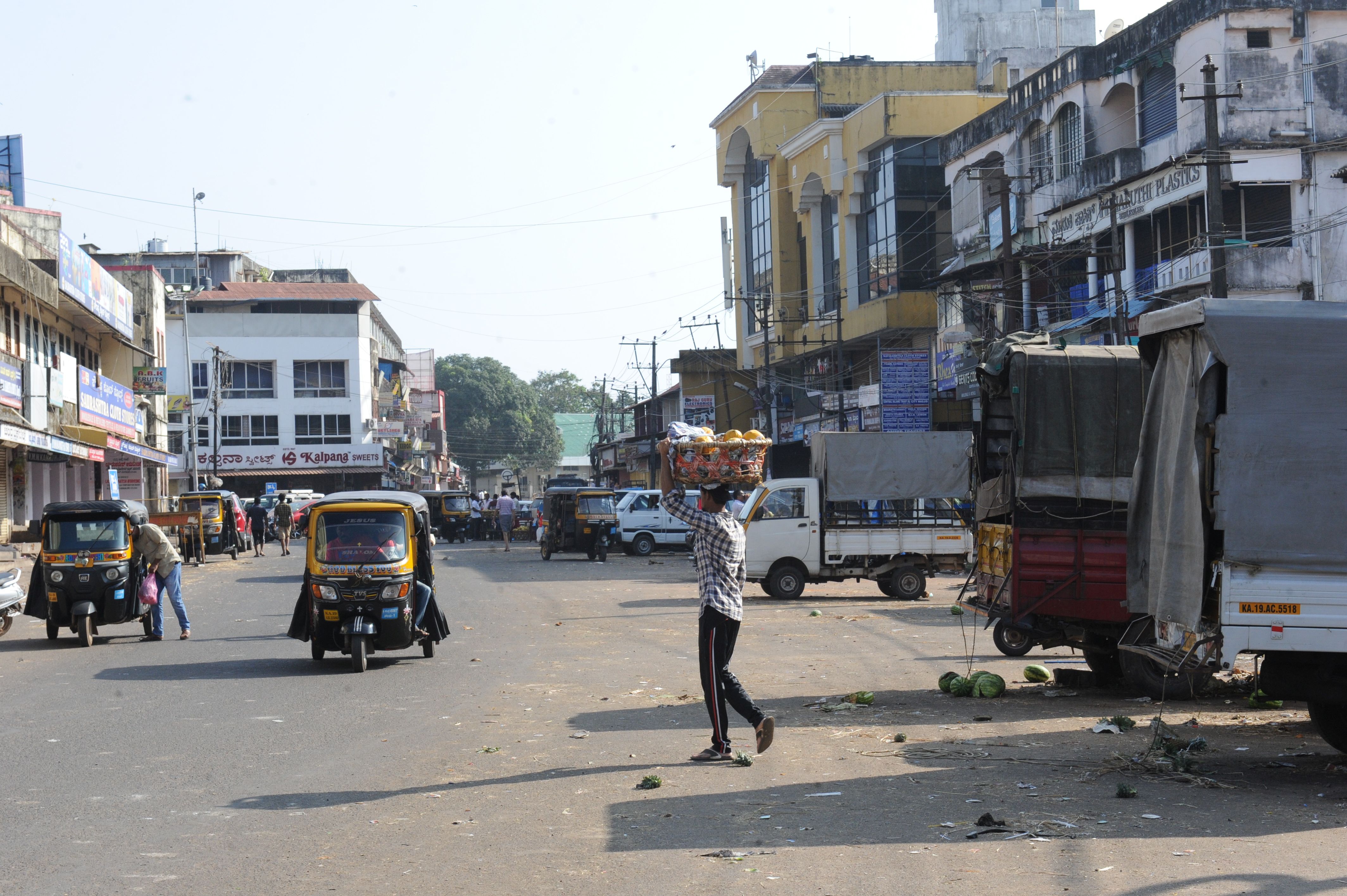 ರೋಗಿಯನ್ನು ಆಸ್ಪತ್ರೆಗೆ ಸಾಗಿಸಲು ಬಿಡದ ಪೊಲೀಸರು : ರಿಕ್ಷಾ ಚಾಲಕನ ಆರೋಪ