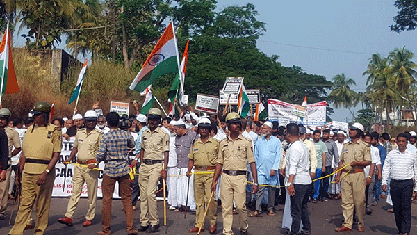 ಭಟ್ಕಳದಲ್ಲಿ ಎನ್‌ಆರ್‌ಸಿ ಮತ್ತು ಸಿಎಎ ವಿರುದ್ಧ ಪ್ರತಿಭಟನೆ ಆರಂಭ