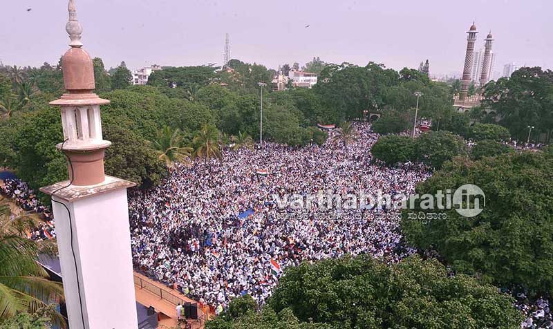 ಬೆಂಗಳೂರು: ಸಿಎಎ-ಎನ್‌ಆರ್‌ಸಿ ವಿರೋಧಿಸಿ ಬೃಹತ್ ಪ್ರತಿಭಟನೆ; ಸ್ವಯಂಪ್ರೇರಿತ ಬಂದ್