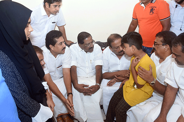 ಜಲೀಲ್ ನಿವಾಸಕ್ಕೆ ಯುಡಿಎಫ್ ನಿಯೋಗ ಭೇಟಿ