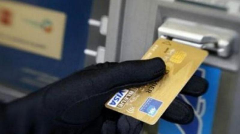 ಡೆಬಿಟ್ ಕಾರ್ಡ್‌ಗಳ ಸಂಖ್ಯೆಯಲ್ಲಿ ಶೇ.15 ರಷ್ಟು ಕುಸಿತ