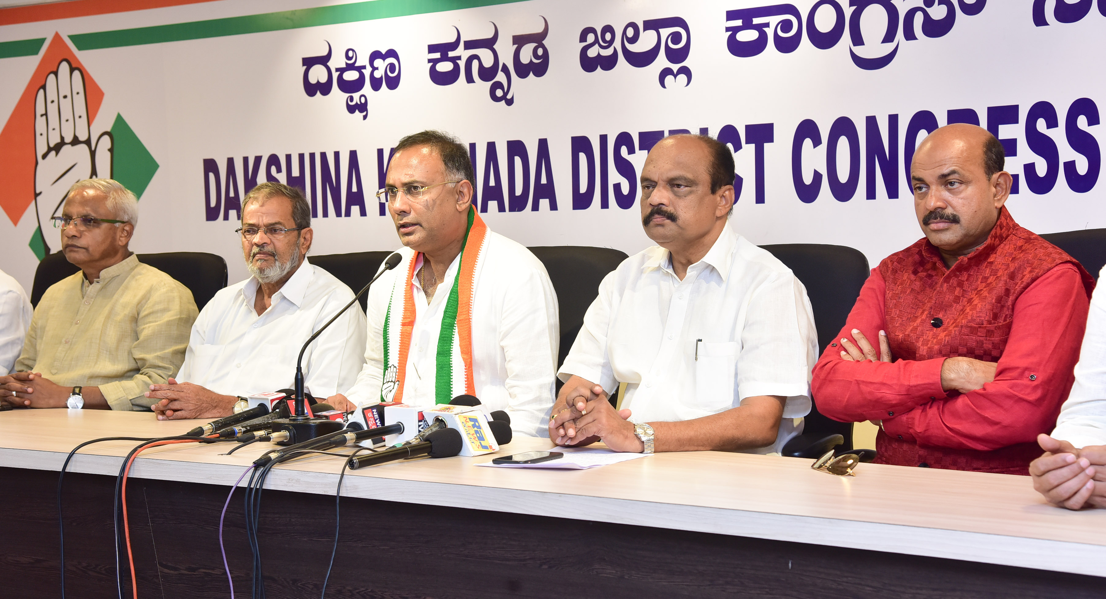 ಕಮಿಷನರ್ ಹರ್ಷ, ಇನ್ ಸ್ಪೆಕ್ಟರ್ ಶಾಂತಾರಾಮ ಕುಂದರ್ ಅಮಾನತುಗೊಳಿಸಲು ಕೆಪಿಸಿಸಿ ಅಧ್ಯಕ್ಷ ದಿನೇಶ್ ಗುಂಡೂರಾವ್ ಒತ್ತಾಯ