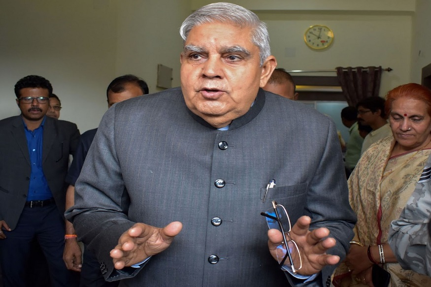 ಪಶ್ಚಿಮ ಬಂಗಾಳದ ರಾಜ್ಯಪಾಲರಿಗೆ  ಕರಿಪತಾಕೆ ಪ್ರದರ್ಶಿಸಿದ ಜಾಧವ್ ಪುರ್  ವಿವಿ ವಿದ್ಯಾರ್ಥಿಗಳು