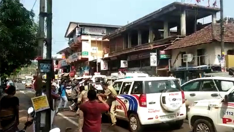 ಕೇರಳದಲ್ಲಿ ಬಿಎಸ್‌ವೈ ಕಾರಿಗೆ ಮುತ್ತಿಗೆ: ಗೋ ಬ್ಯಾಕ್ ಘೋಷಣೆ ಕೂಗಿದ ಪ್ರತಿಭಟನಾಕಾರರು