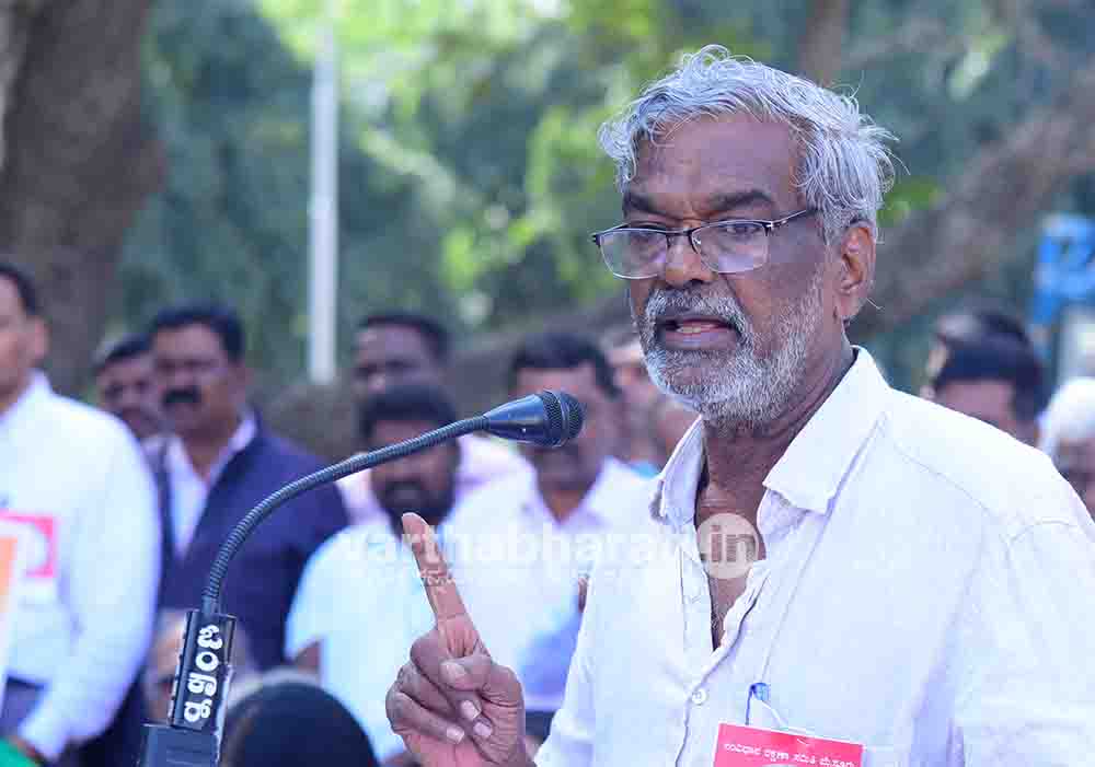 ಪೌರತ್ವ ತಿದ್ದುಪಡಿ ಕಾಯ್ದೆ ಸಂವಿಧಾನದ ಶೀಲಕ್ಕೆ ಕೈ ಹಾಕುತ್ತಿದೆ: ದೇವನೂರು ಮಹಾದೇವ