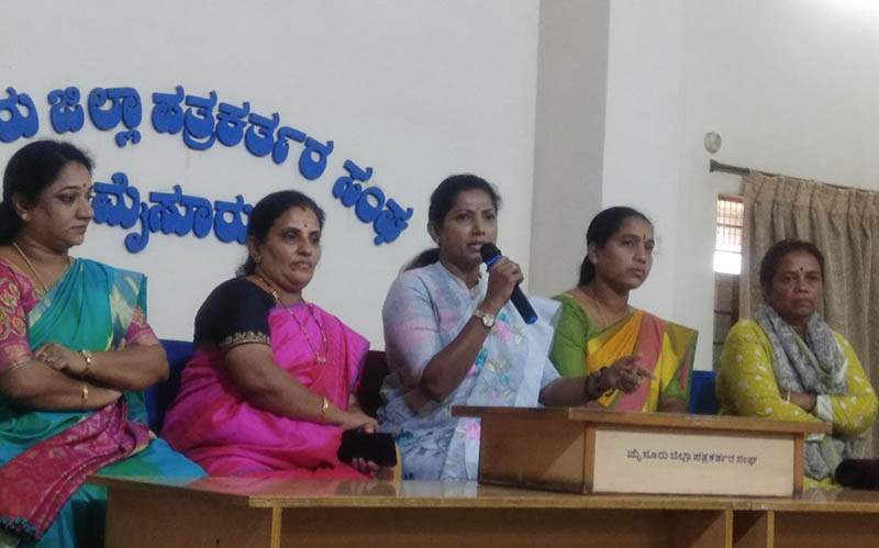 ಮೋದಿ ಬಳಿ ಬಕೆಟ್ ಹಿಡಿದು ತೇಜಸ್ವಿ ಸೂರ್ಯ ಸಂಸದರಾಗಿದ್ದಾರೆ: ಡಾ.ಪುಷ್ಪಾ ಅಮರನಾಥ್