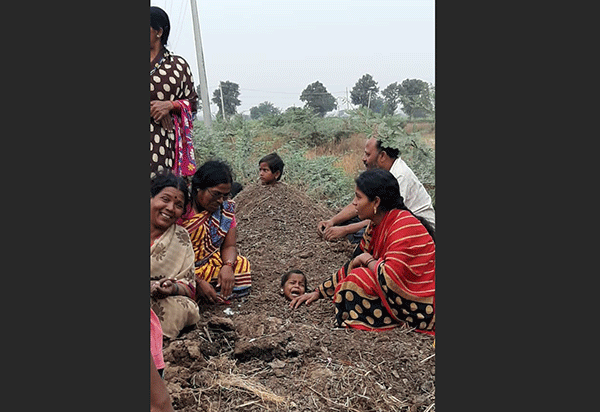 ಮೌಢ್ಯ: ಸೂರ್ಯಗ್ರಹಣದ ಸಂದರ್ಭ ಮಕ್ಕಳನ್ನು ತಿಪ್ಪೆಯಲ್ಲಿ ಹೂತರು!