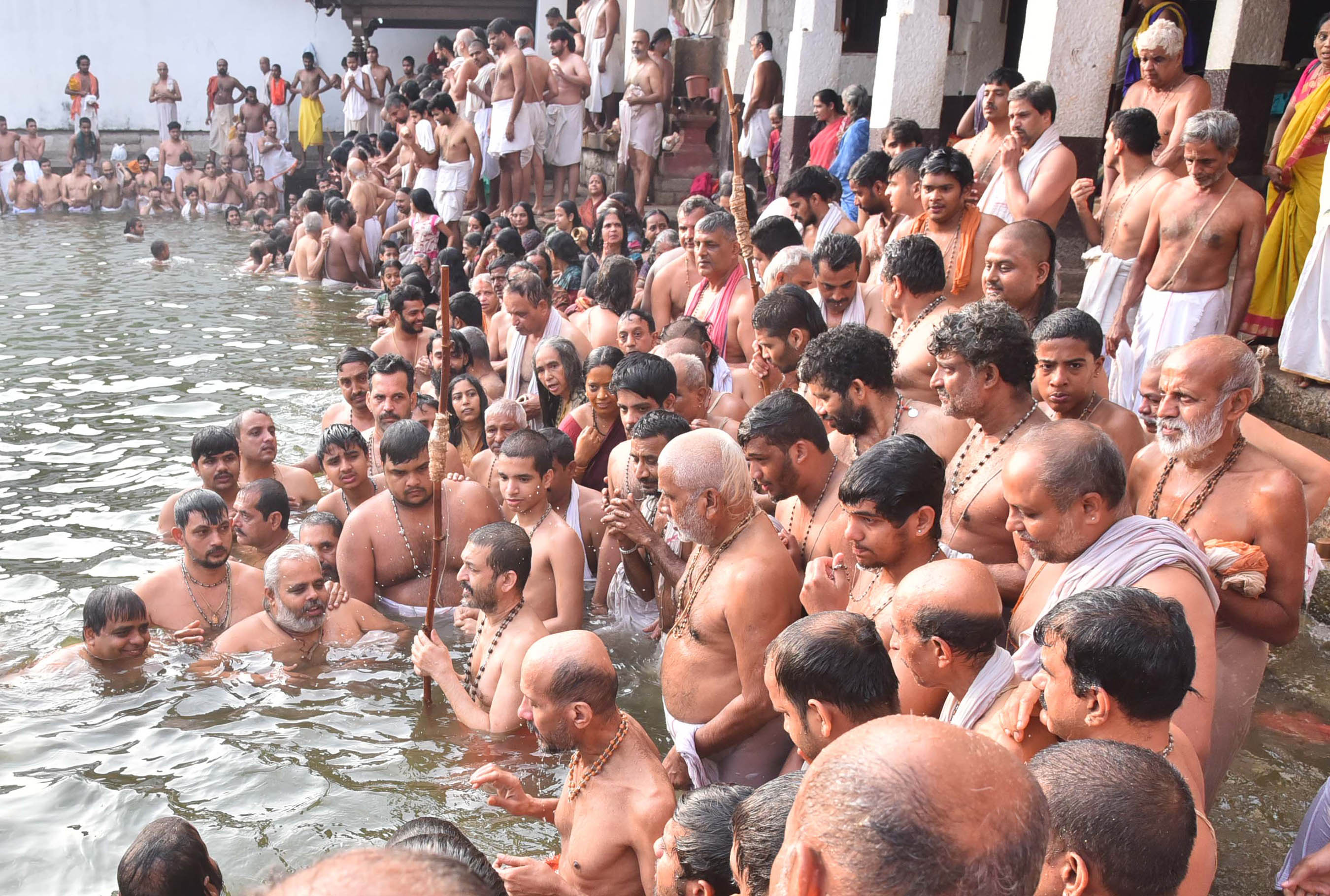 ಉಡುಪಿ ಜಿಲ್ಲೆಯಲ್ಲಿ ಗ್ರಹಣ; ಜನರಿಲ್ಲದೇ ಬಿಕೋ ಎನ್ನುತಿದ್ದ ಬೀದಿ