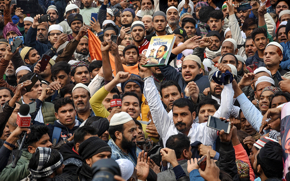 ಭೀಮ್ ಆರ್ಮಿ ಮುಖ್ಯಸ್ಥರ ಬಿಡುಗಡೆಗೆ ಆಗ್ರಹಿಸಿ ಪ್ರಧಾನಿ ನಿವಾಸದತ್ತ ಹೊರಟ ಪ್ರತಿಭಟನಾಕಾರರಿಗೆ ಪೊಲೀಸರ ತಡೆ