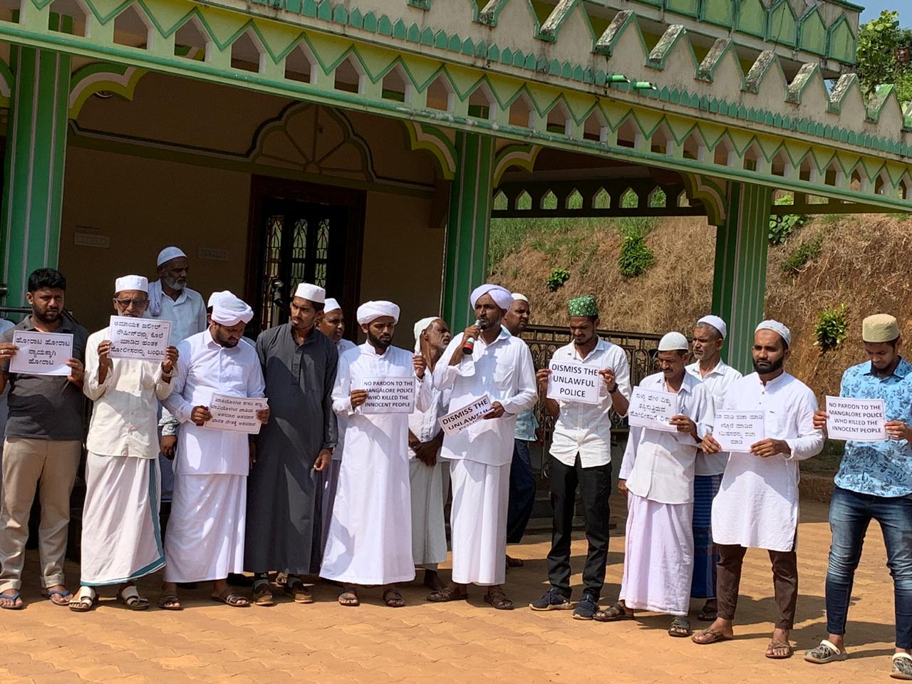 ತೆಕ್ಕಾರು: ಮಂಗಳೂರು ಗೋಲಿಬಾರ್ ಖಂಡಿಸಿ ಕರಪತ್ರ ಪ್ರದರ್ಶನ